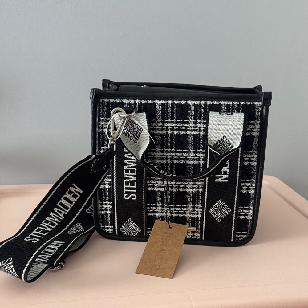 Steve Madden NWT Black and White Crossbody Bag